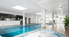 2BR Apt with Parking Walk to ICC & Darling Harbour & CBD & Chinatown - Image 3