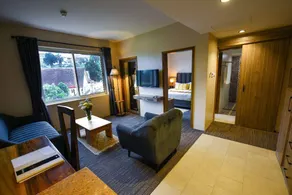 Arcadia Suites Hotel - Image 2