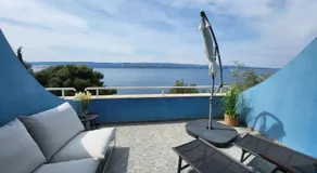 Blue Beach Villa with BBQ, Wifi and Stunning View - Image 3