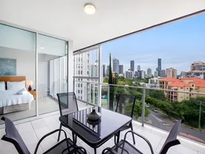Story Apartments - Image 4