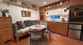 Studio Cedar Guest Cottage - Image 4