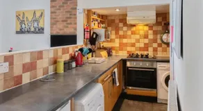 Contractors & Pets Welcome - Sleeps 1-4, less than 1 mile from M606, Ideal for Longer Stays - Image 4