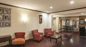 La Quinta Inn Suites By Wyndham Davis - Image 4