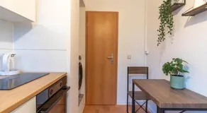 Unterkünfte für große und kleine Gruppen mit Waschmaschine, vollausgestatteter Küche - Image 4