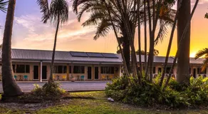 Tin Can Bay Motel - Image 3