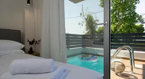 Aelia Seaside Luxury Suites - Image 3