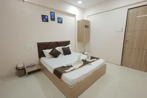 Bellissimo Hotel & Rooms - Image 4
