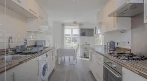 Modern 5BR Home Near City Attractions - Peterborough - Image 3