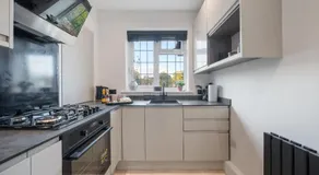 Award winning 2026 Stunning Modern 2 Bedroom Apartment in Mill Hill next to Train Station! - Image 4