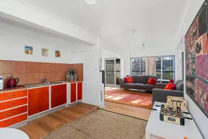 Retro Beach House - Image 5