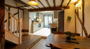 Charming 2 bedroom property - Image 3