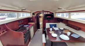 Voilier Sunbeam Yachts 27,5 à quai au Grand Port Aix les Bains - Image 2