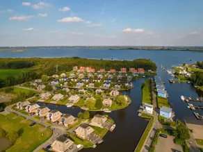 Comfortable Waterfront Park Retreat - Image 2