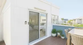 Self contained guest house Gold Coast - sleeps max 4 - Image 3