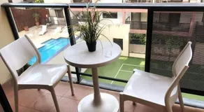 City & lakeside with free secure allocated parking, pool, gym & tennis court, only 15 mins walk into the City - Image 4