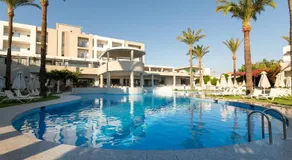 Selini Suites & Waterpark - Image 2