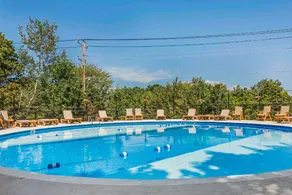 Quality Inn - Image 2