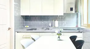 Snug J House - Image 3