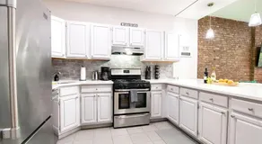 Haven on Bruckner Sprawling 2BR w King Bed fast WiFi 20 minutes to Times Square - Image 3