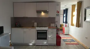 Kingfisher Glamping Cabin - Image 3