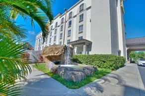 Airport Inn & Suites - Image 3