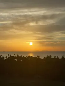 Luxe  Apartment with Ocean View & High Speed  WiFi - Image 3