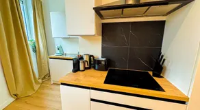 Lovely 1BR & 1LR Apt for 4P, Only 15 Min Walk to City Center - Image 4