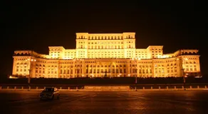 Parlament Fancy Apartments - Image 5