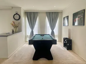 Brighton Blissful - Family Poolside Villa Pool Spa Sauna - Image 2