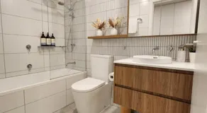 River & City View Apt near Brisbane Airport with Infinity Pool, Spa, Sauna, Steam Room - Image 2