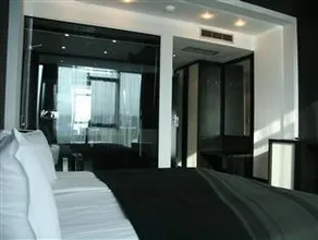 Hotel Fashion - Free Parking - Image 2