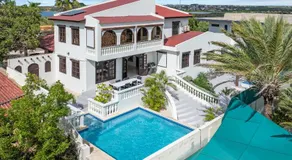 Million dollar view Spanish Hacienda Style Luxury Villa in Jan Thiel - Image 4