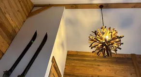 Chambre de charme dans un chalet avec vue sur les Alpes et piscine - Image 5
