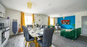 F1TR Luxurious & Comfy Stay - Image 2