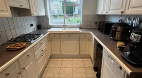 Room with private bathroom 5 min to Legoland & Windsor Castle - free parking and EV plug - Image 4