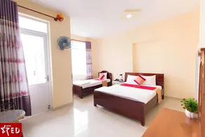 Red Hotel - Image 3