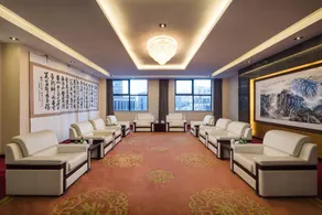 Paradise Jinjiang Hotel - Image 4