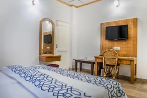Kasauli Edge, Cozy- Independent-chic. - Image 5