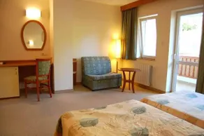 Hotel Seasons - Image 2