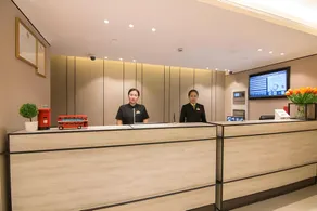 Home Inn Plus Shanghai Pudong Airport - Image 4