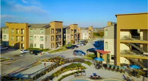LUX 2B2B with Pool & Parking near the Heart of Austin - Image 5