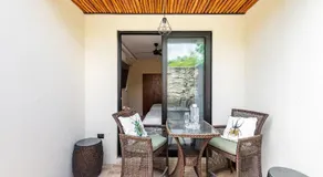 | Suite Boutique P/2 • Swim Up·Patio & Kitchenette - Image 4