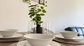Modern Apartment - Free Parking - Image 5
