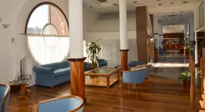 Hotel Reviens - Image 2