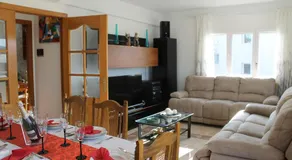 Casa en Empordà con piscina grande propia - Image 3