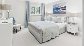 3 beds Luxury Family Home with Self-Check in & Direct Train to London - Image 2