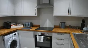 Stylish-Stays Covert Cottage, Fleet Stylish Cottage, Parking, Patio, Dog Friendly, EV - Image 5