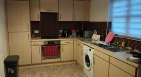 Double room Thornaby train station - Image 3
