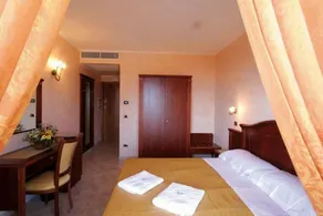 Santa Chiara Hotel Residence - Image 2