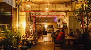 Pomme Hostel Restaurant & Bar - Private Sleeping Cabins - Image 4